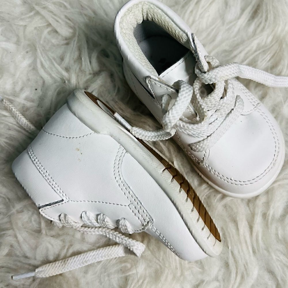Classy white baby shoes size 4 W